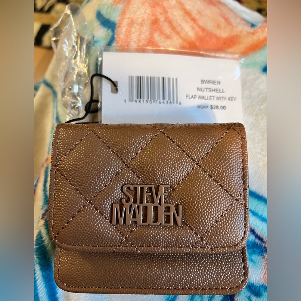 Steve Madden Quilted Brown Wallet with Key NEW